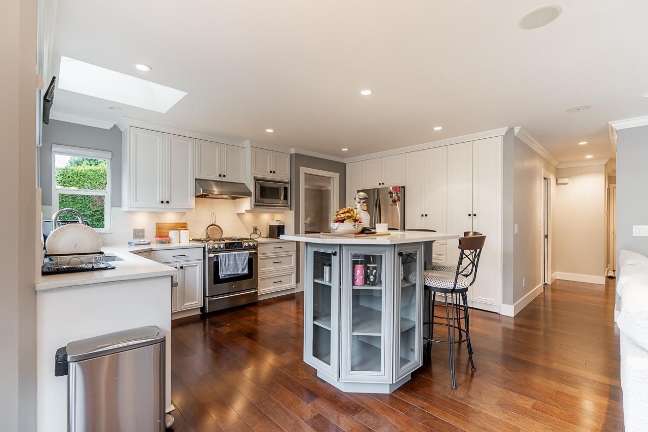 Photo 10 of 5976 Southpark Grove, Surrey BC