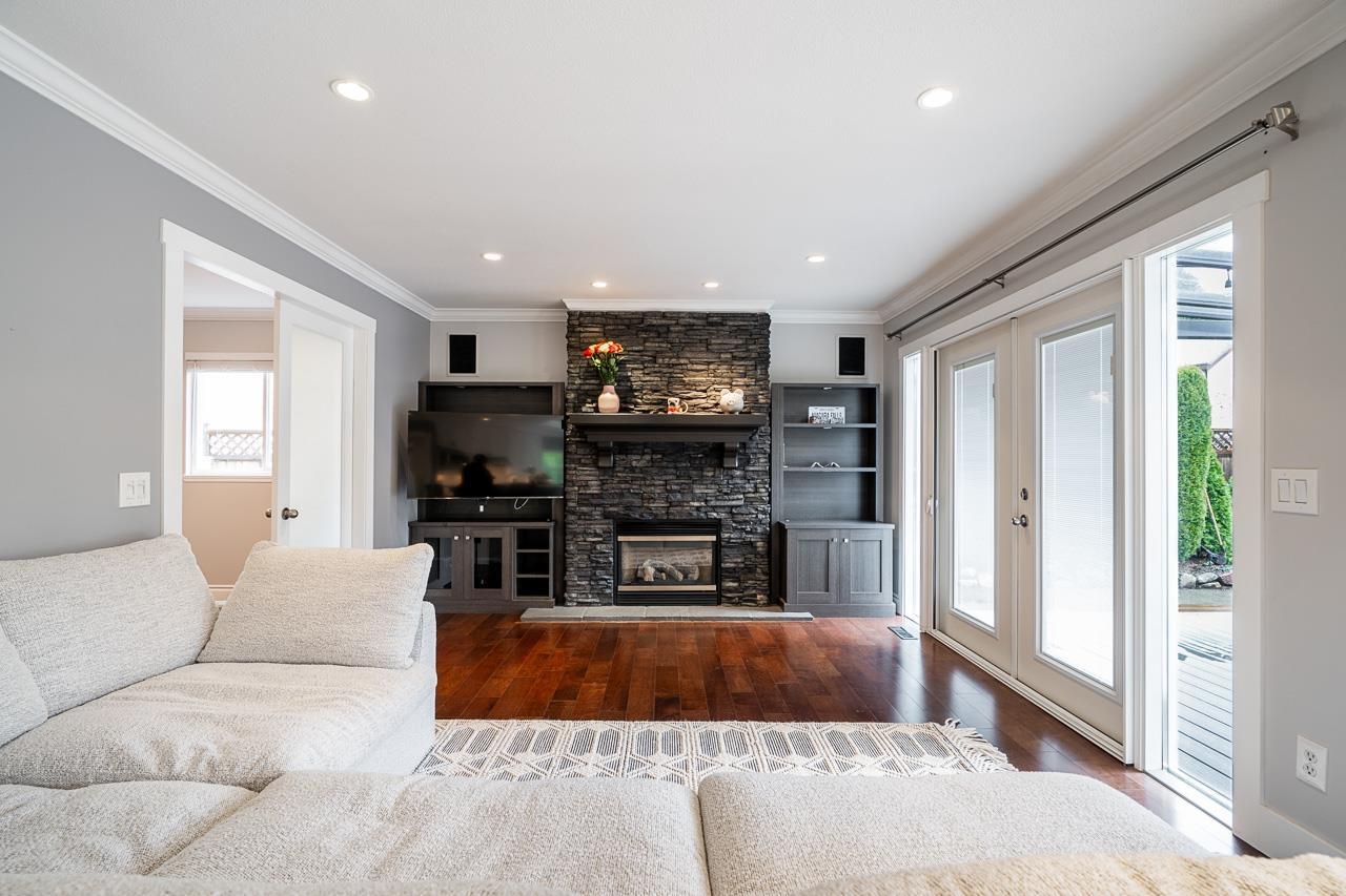 Photo 13 of 5976 Southpark Grove, Surrey BC