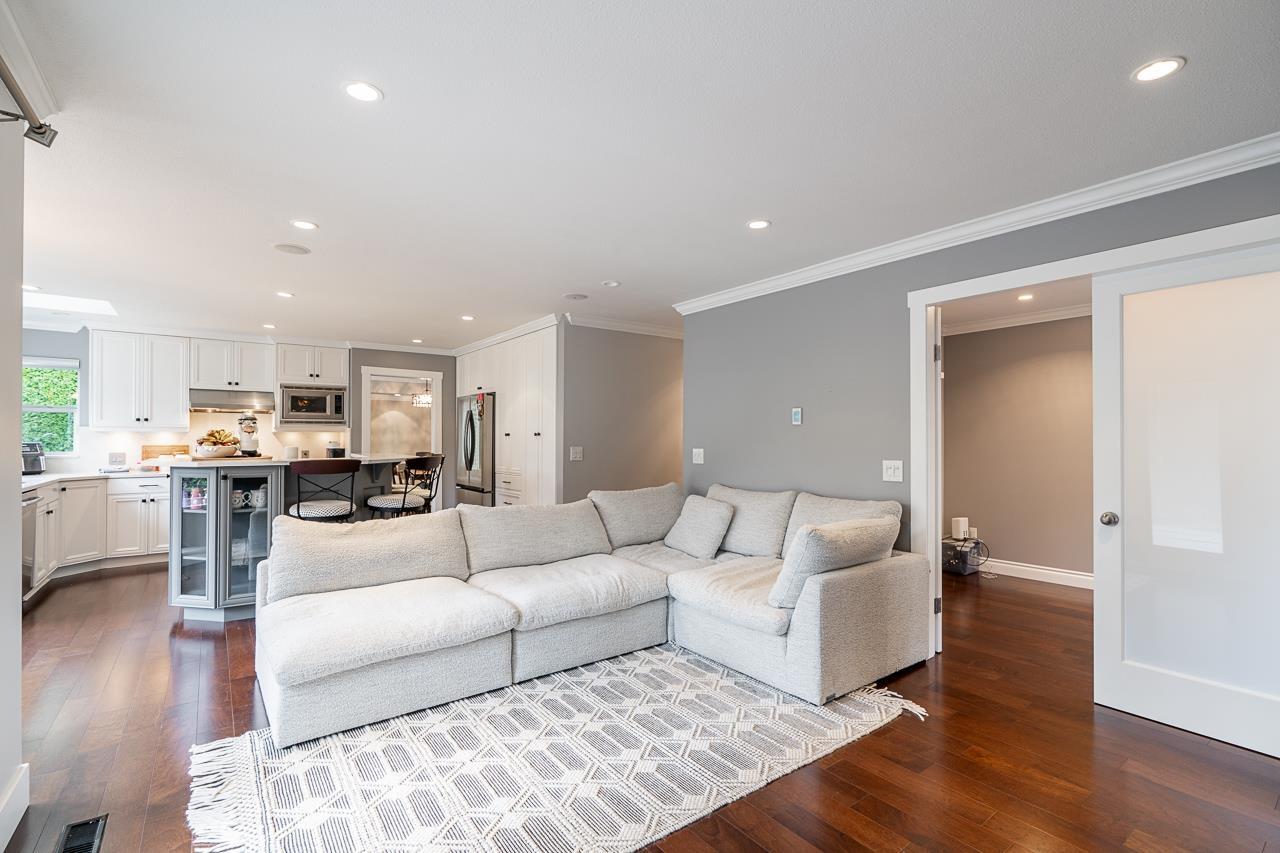Photo 14 of 5976 Southpark Grove, Surrey BC