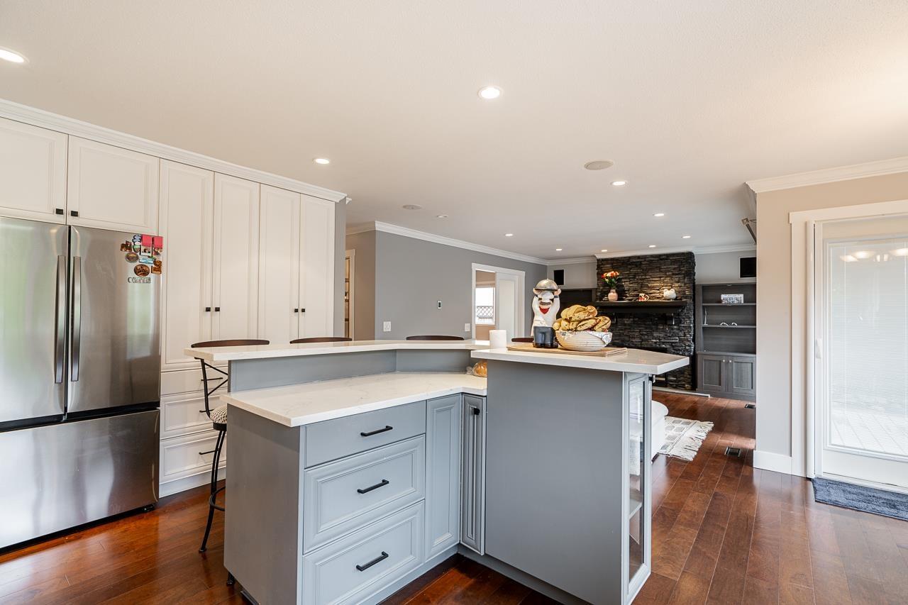 Photo 9 of 5976 Southpark Grove, Surrey BC