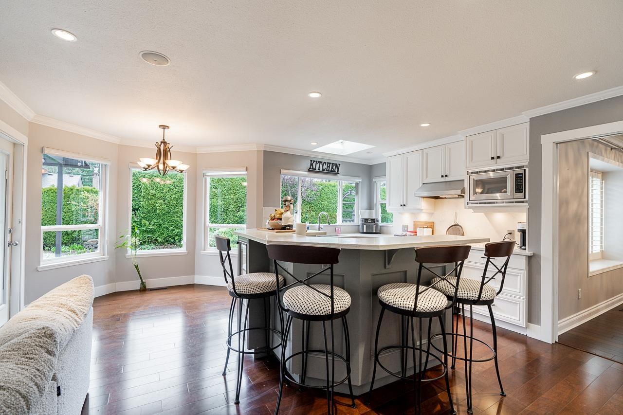 Photo 11 of 5976 Southpark Grove, Surrey BC