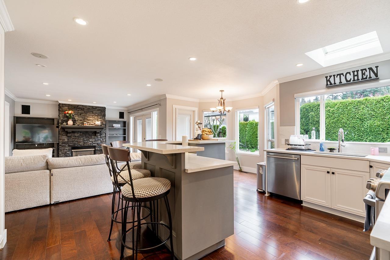 Photo 7 of 5976 Southpark Grove, Surrey BC