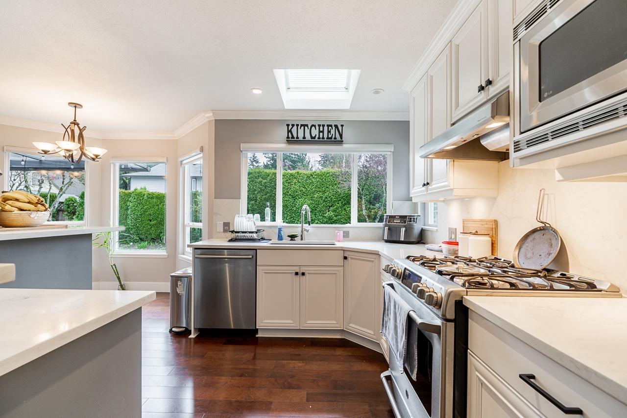 Photo 8 of 5976 Southpark Grove, Surrey BC