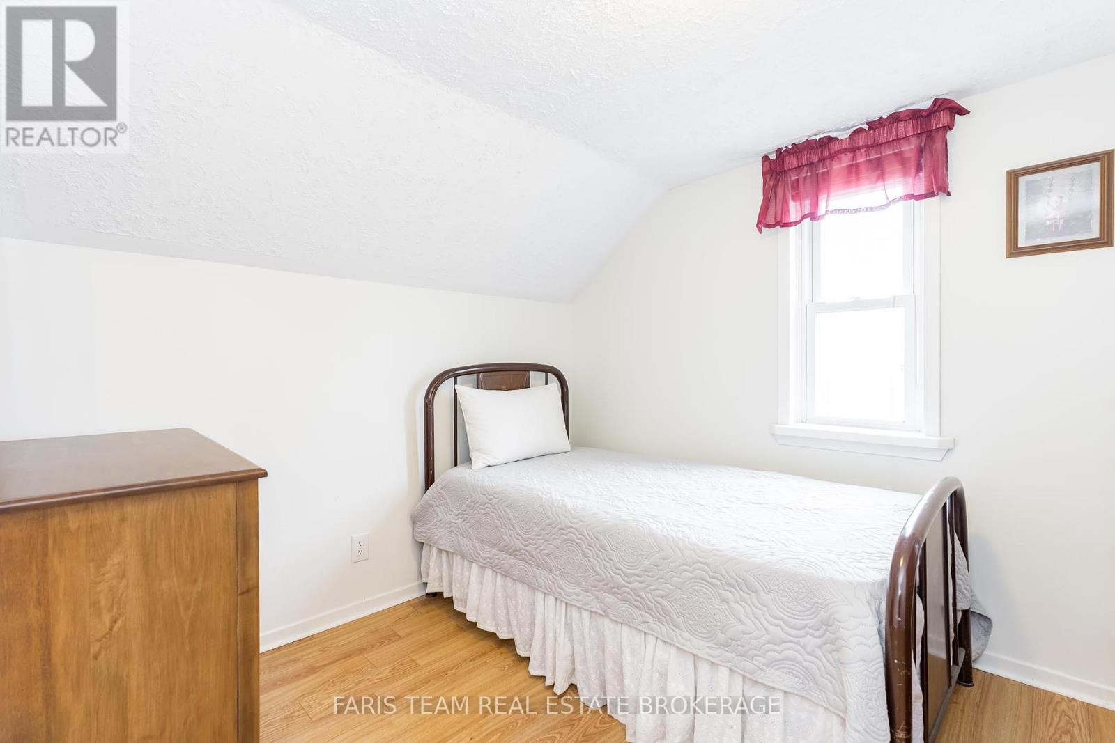 Photo 4 of 83 Hummingbird Hill Road, Oromedonte ON