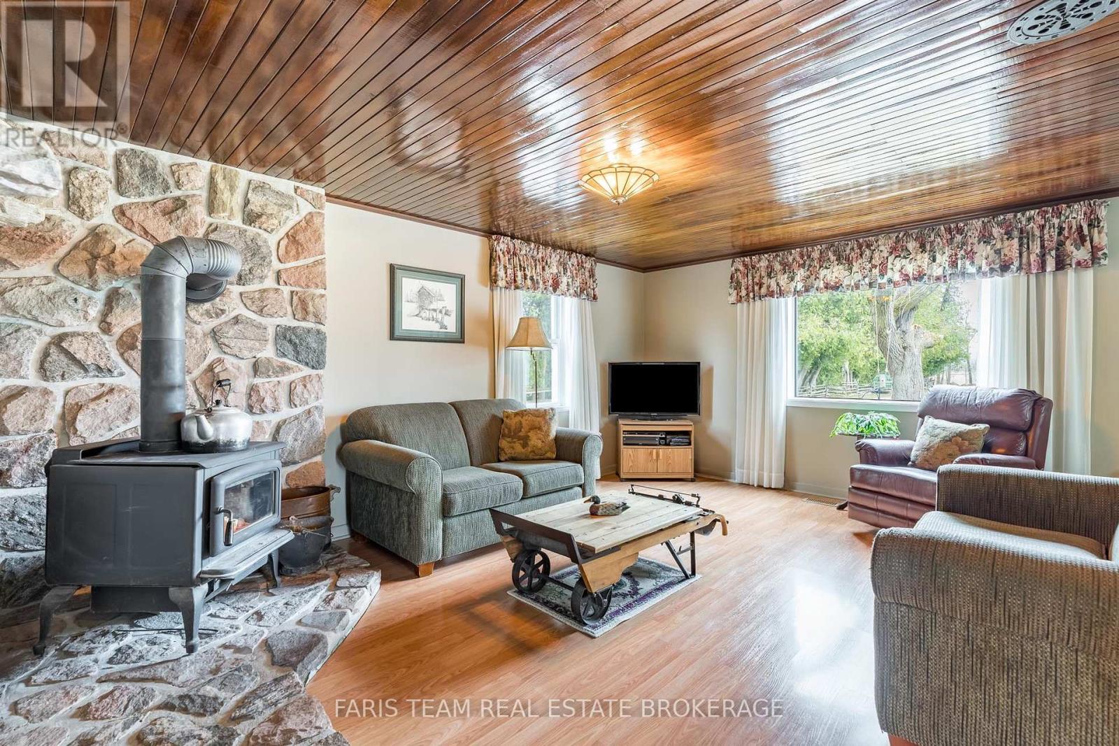 Photo 9 of 83 Hummingbird Hill Road, Oromedonte ON