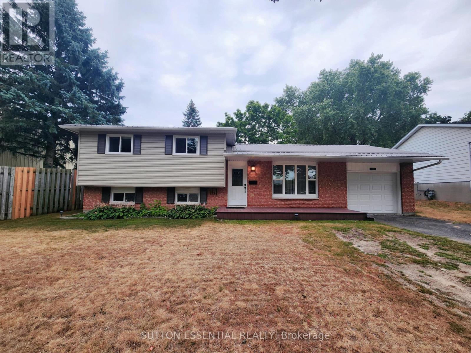 Photo 10 of 1266 Brockmount Place, Brockville ON