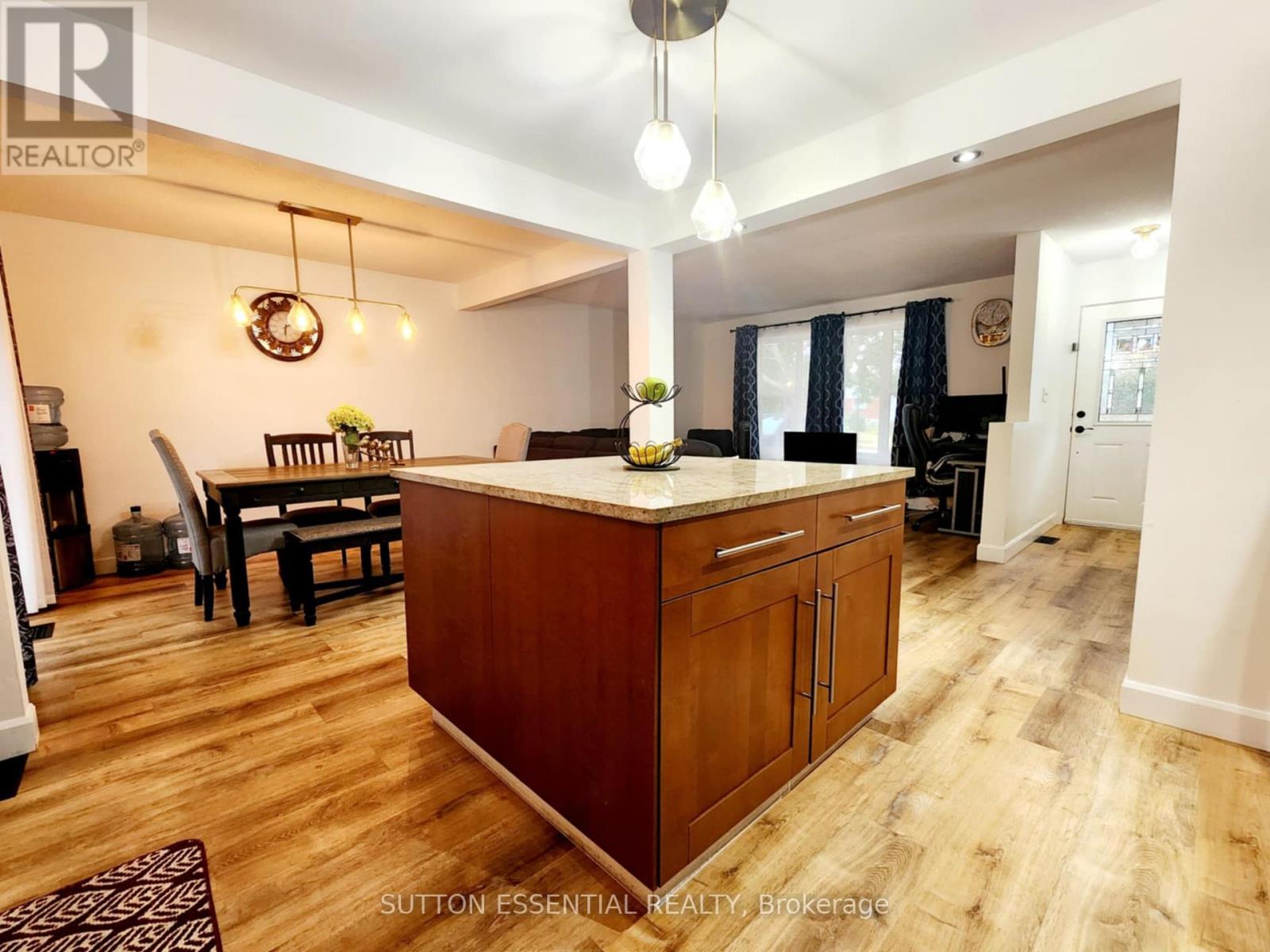 Photo 8 of 1266 Brockmount Place, Brockville ON
