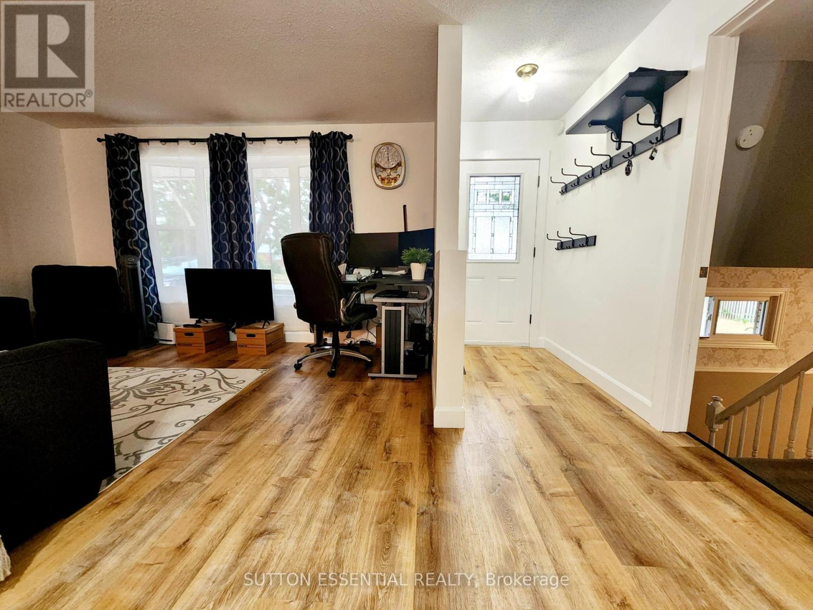 Photo 3 of 1266 Brockmount Place, Brockville ON