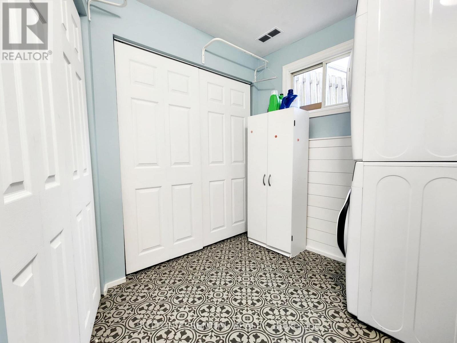Photo 13 of 1266 Brockmount Place, Brockville ON