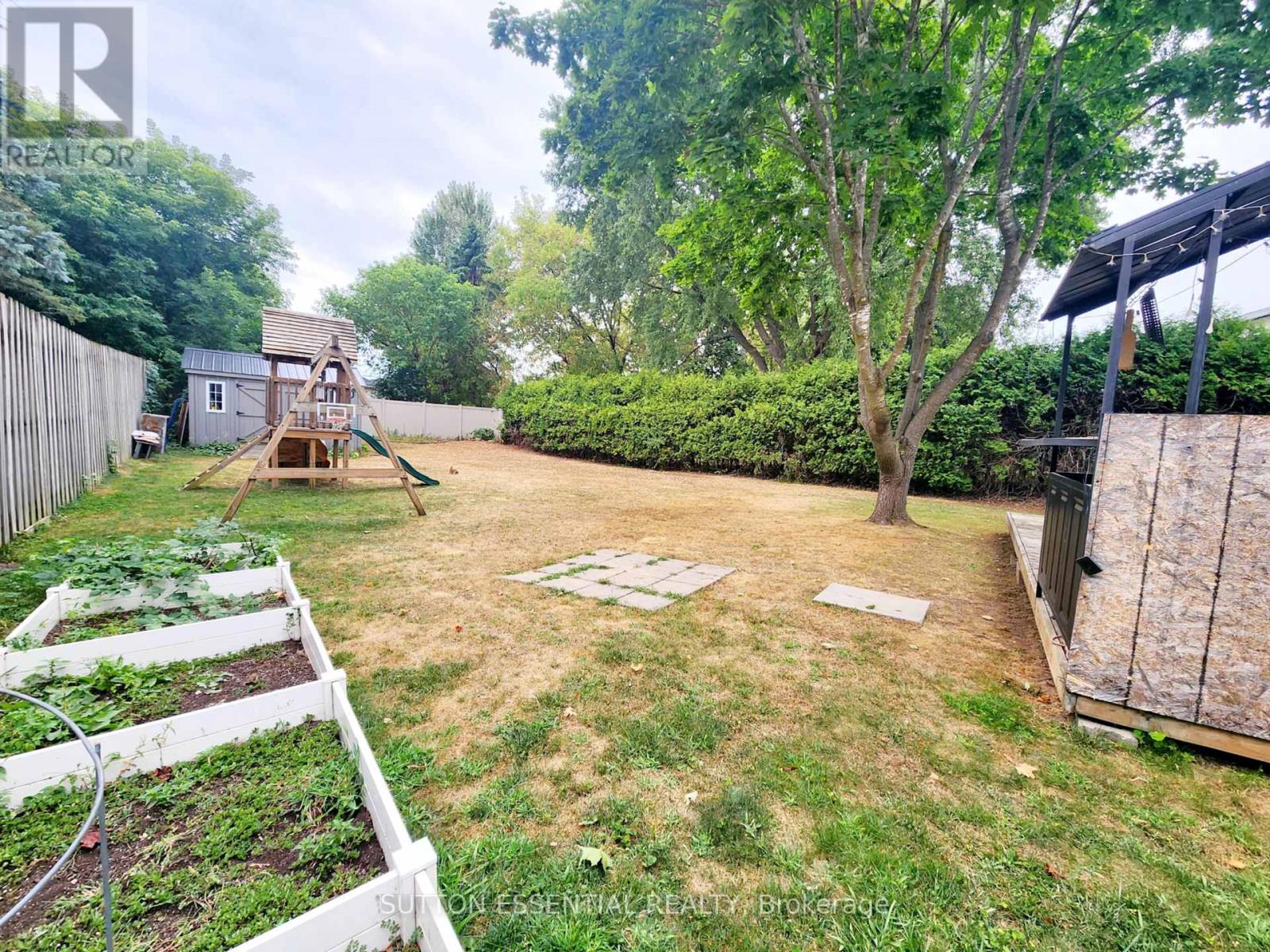 Photo 9 of 1266 Brockmount Place, Brockville ON