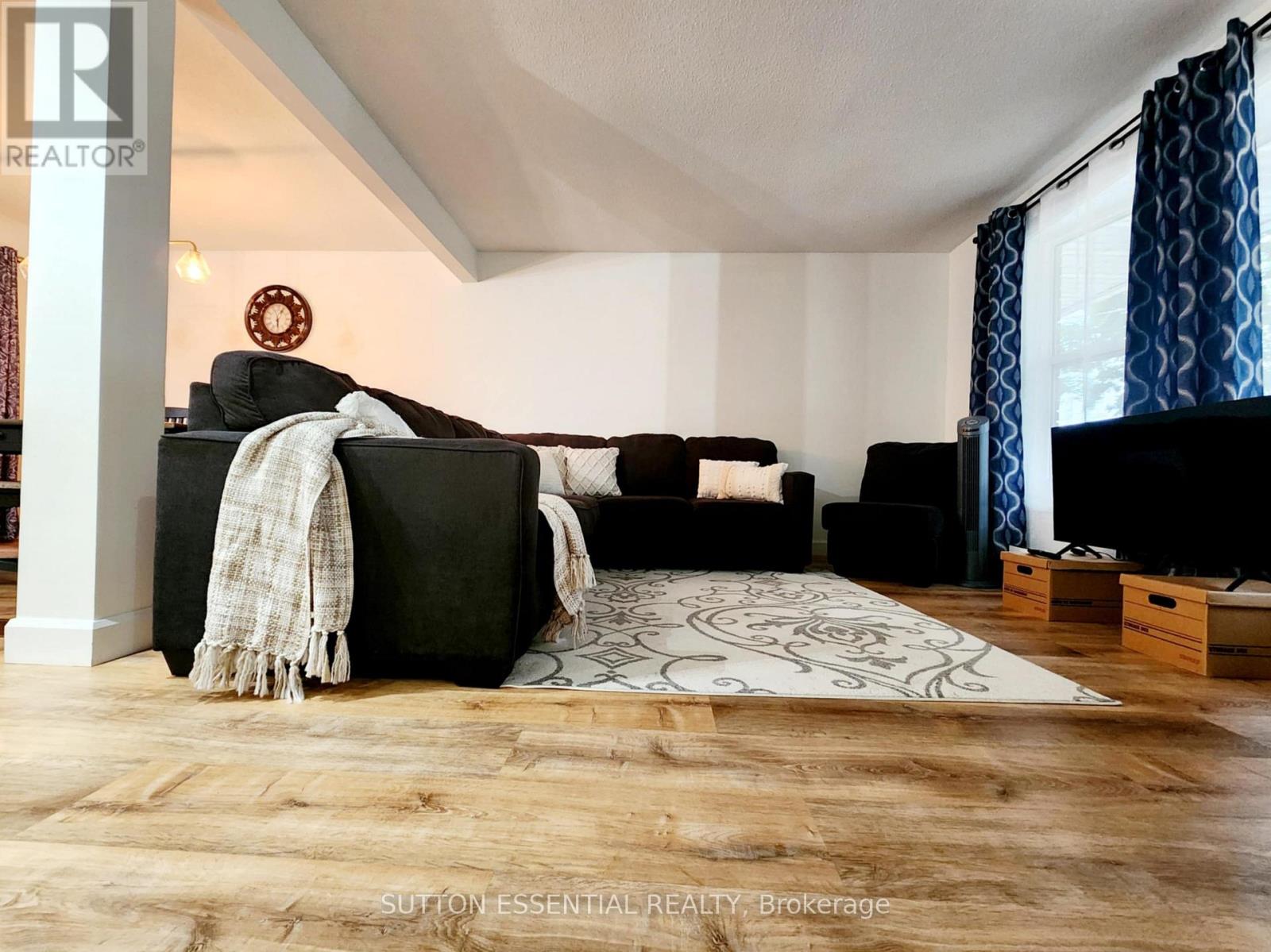 Photo 12 of 1266 Brockmount Place, Brockville ON