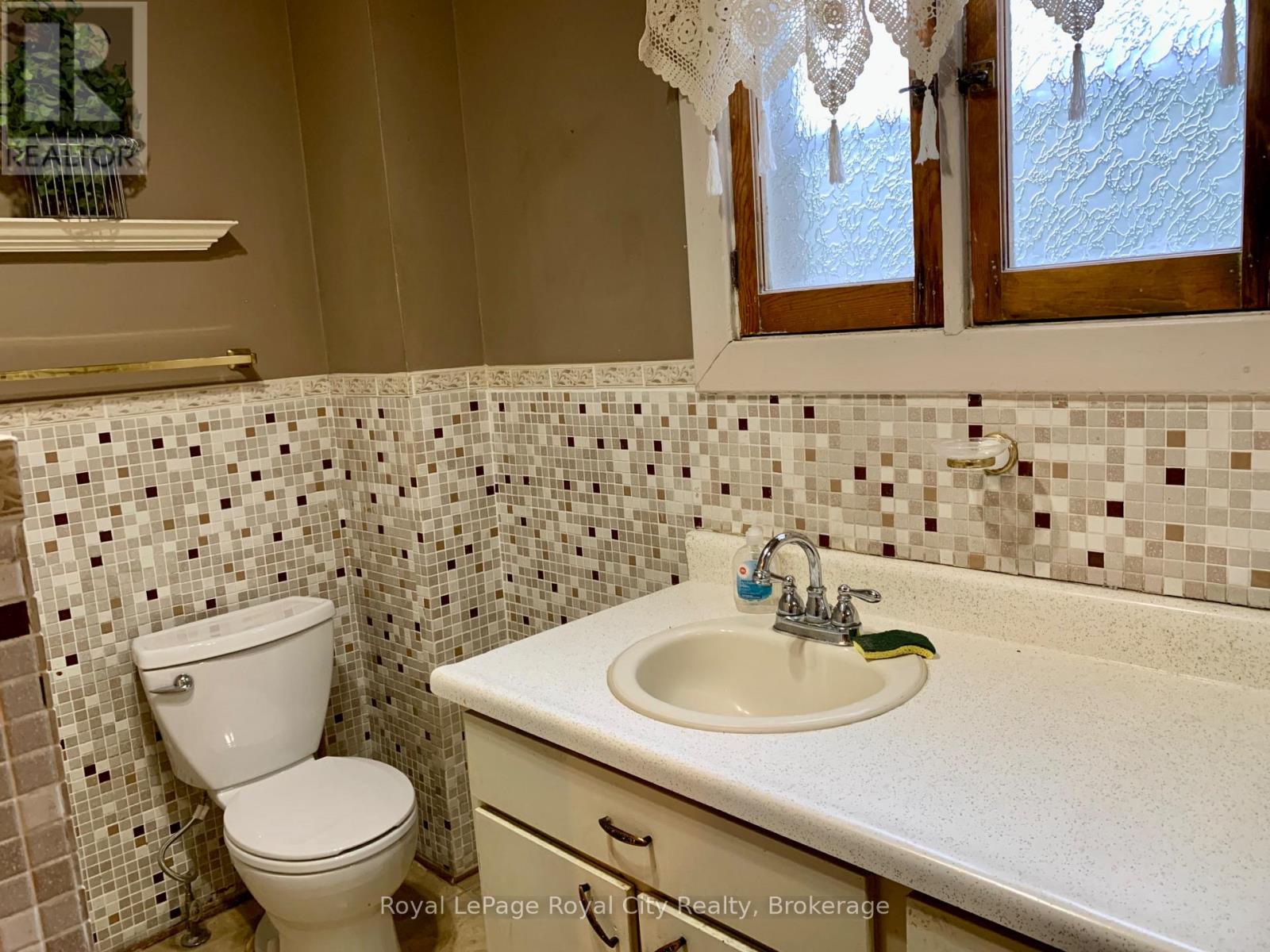 Photo 13 of 68 Robinson Avenue, Guelph ON