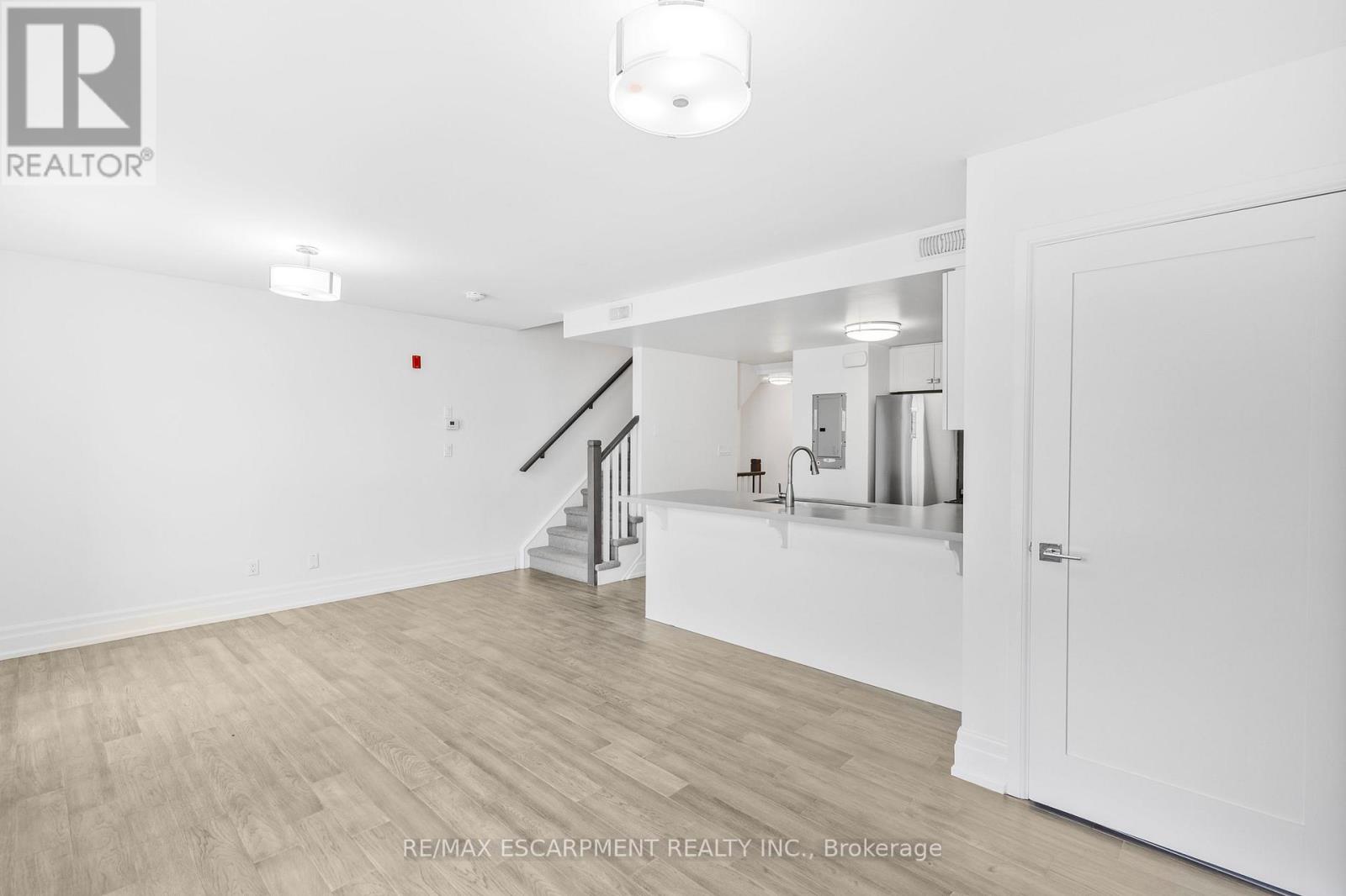 Photo 20 of 206 760 Lakeshore Road E, Mississauga ON