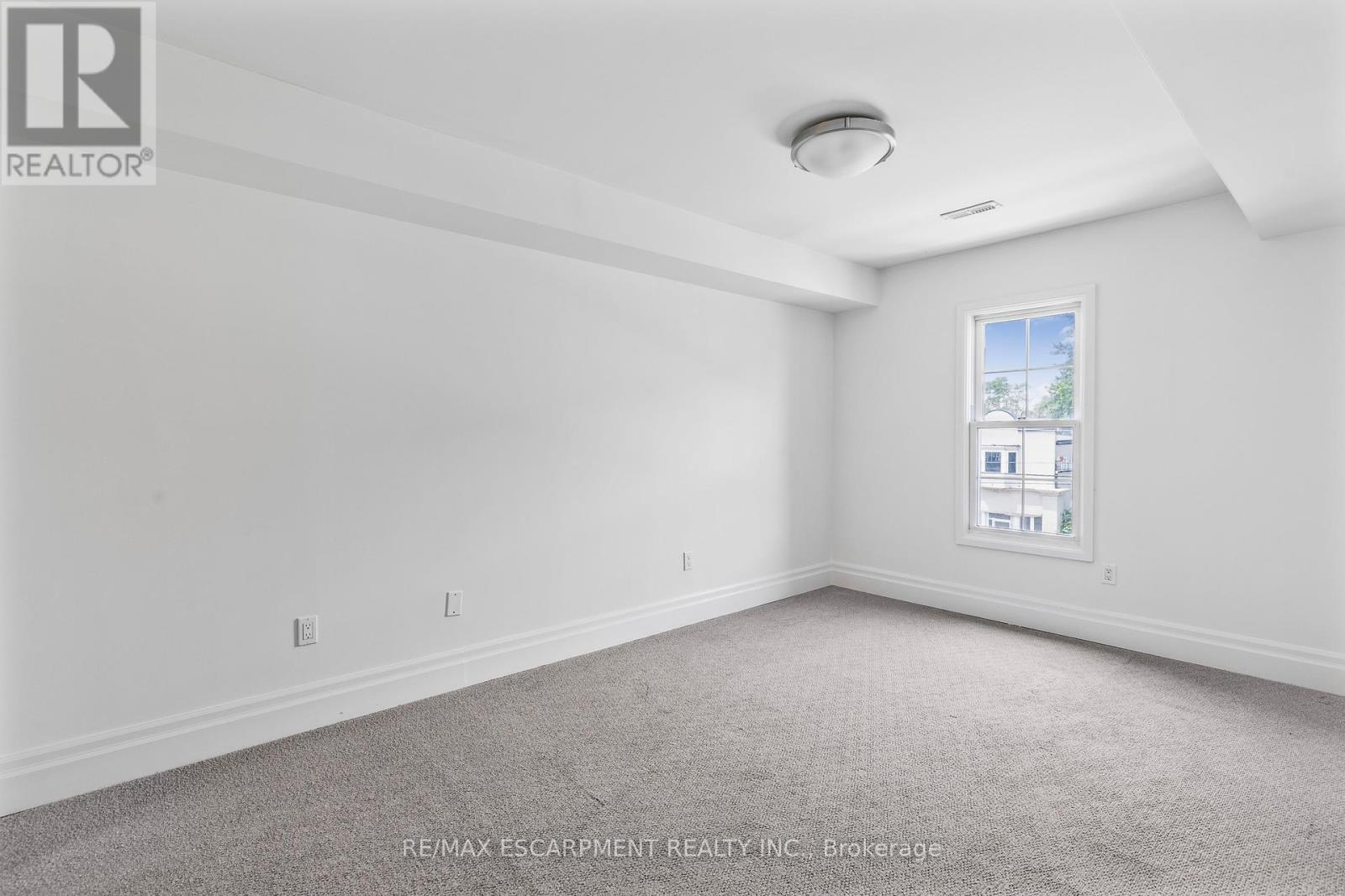 Photo 28 of 206 760 Lakeshore Road E, Mississauga ON