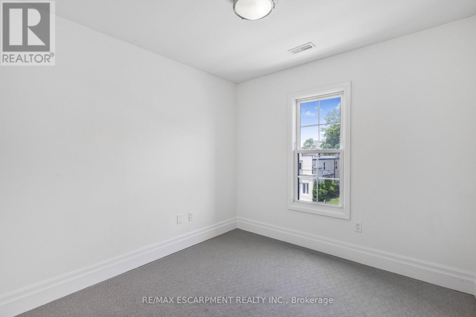 Photo 14 of 206 760 Lakeshore Road E, Mississauga ON