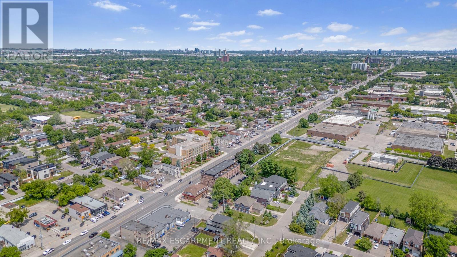 Photo 11 of 206 760 Lakeshore Road E, Mississauga ON