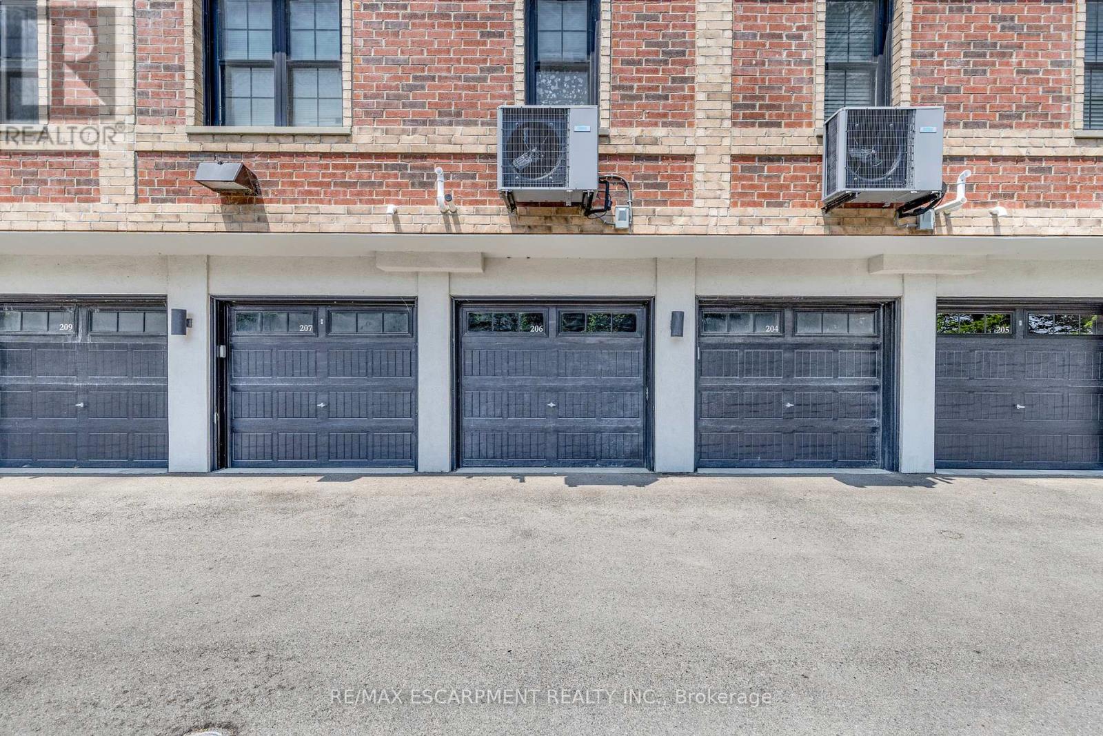 Photo 6 of 206 760 Lakeshore Road E, Mississauga ON
