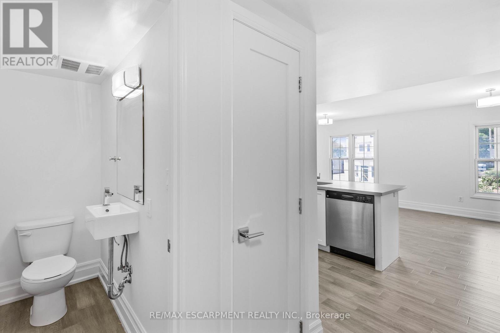 Photo 22 of 206 760 Lakeshore Road E, Mississauga ON