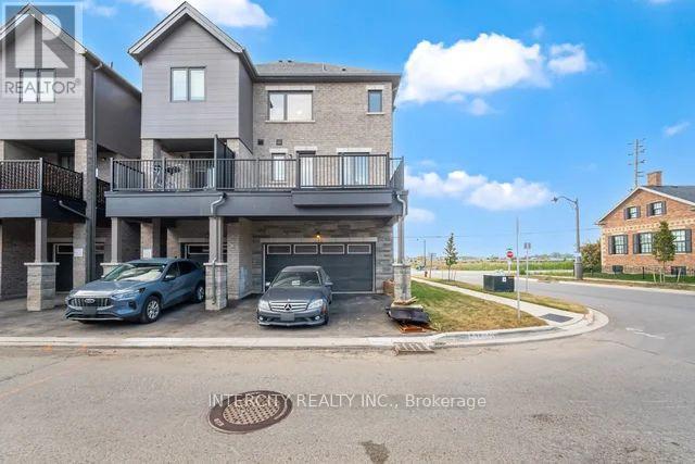 Photo 5 of 4 Bowbeer Road, Oakville ON