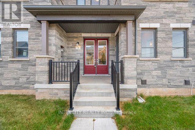 Photo 8 of 4 Bowbeer Road, Oakville ON