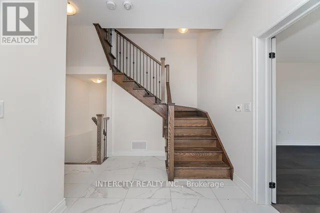 Photo 11 of 4 Bowbeer Road, Oakville ON