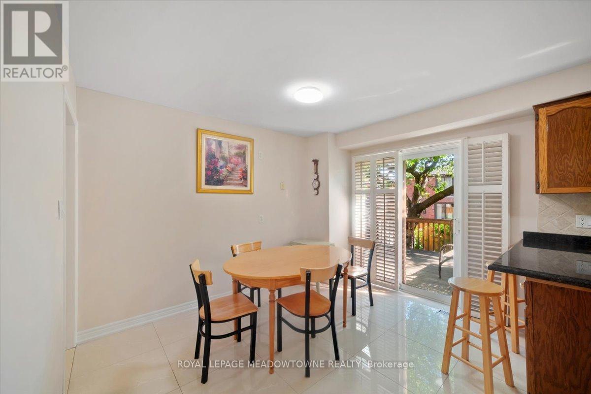 Photo 10 of 836 Greycedar Crescent, Mississauga ON