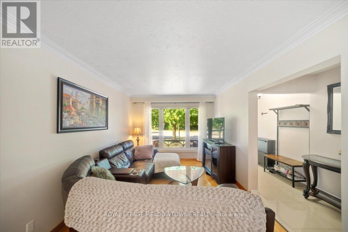 Photo 11 of 836 Greycedar Crescent, Mississauga ON