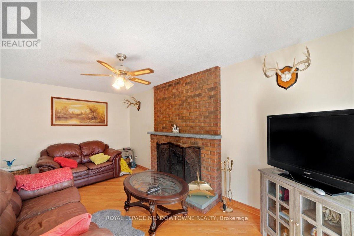 Photo 14 of 836 Greycedar Crescent, Mississauga ON