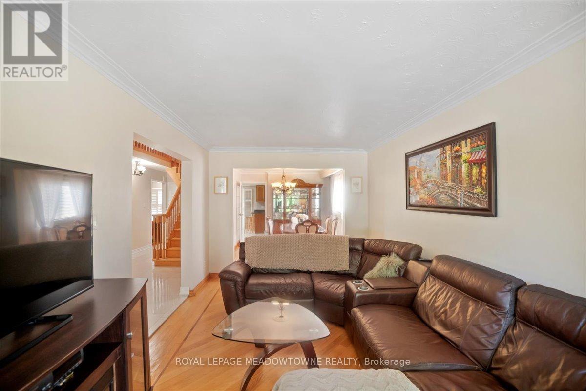 Photo 15 of 836 Greycedar Crescent, Mississauga ON