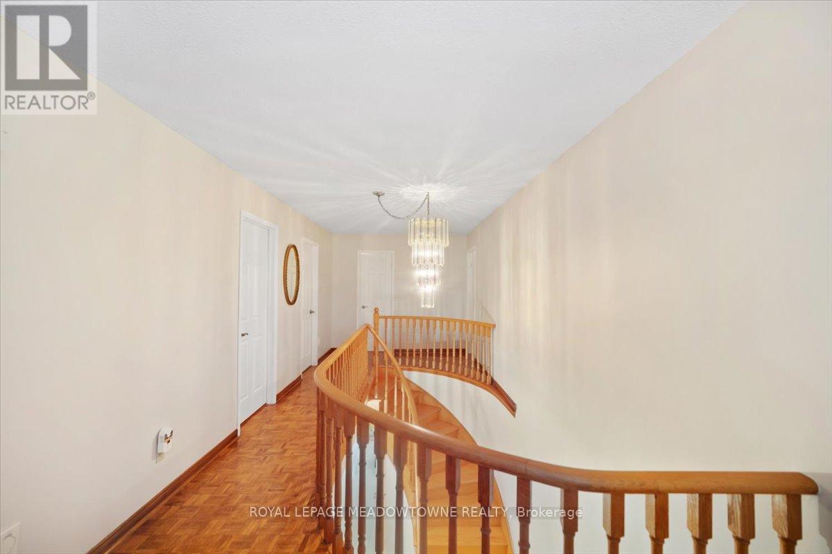 Photo 17 of 836 Greycedar Crescent, Mississauga ON
