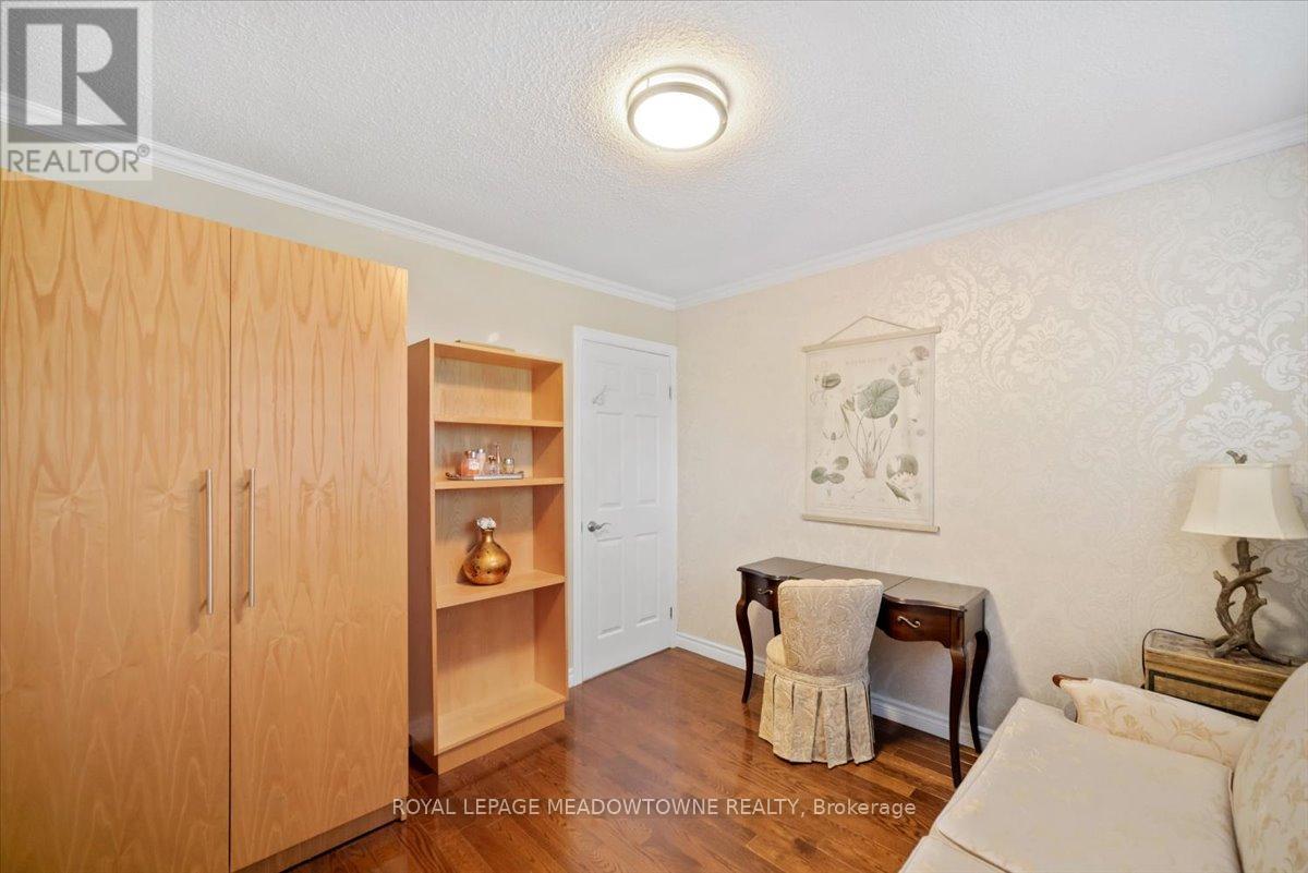 Photo 18 of 836 Greycedar Crescent, Mississauga ON