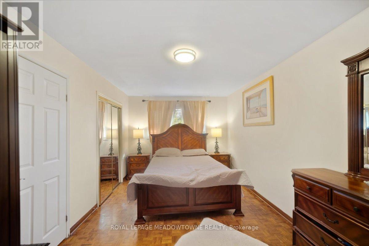 Photo 22 of 836 Greycedar Crescent, Mississauga ON