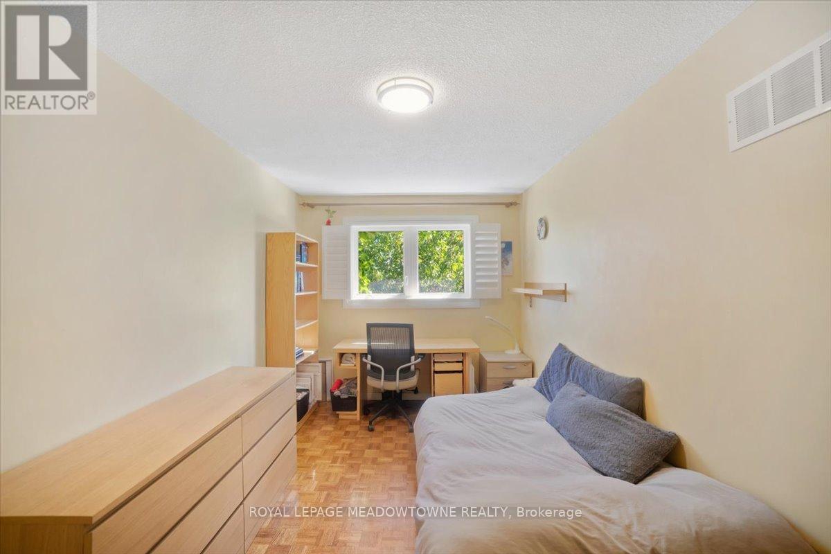 Photo 25 of 836 Greycedar Crescent, Mississauga ON