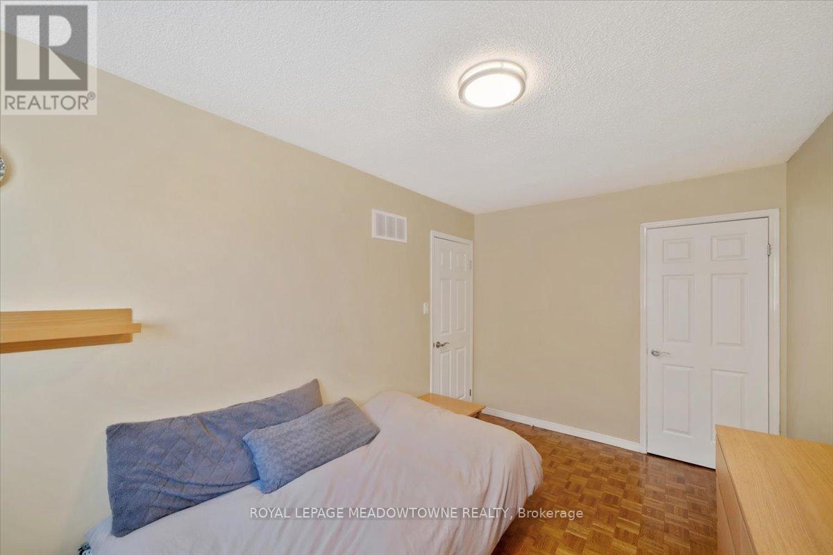 Photo 26 of 836 Greycedar Crescent, Mississauga ON
