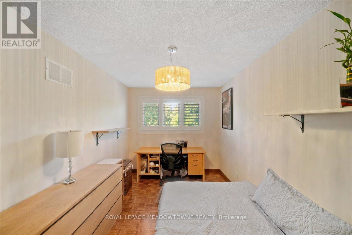 Photo 27 of 836 Greycedar Crescent, Mississauga ON
