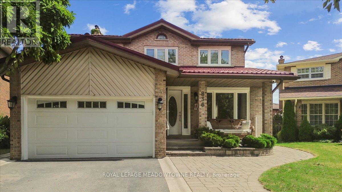 Photo 3 of 836 Greycedar Crescent, Mississauga ON