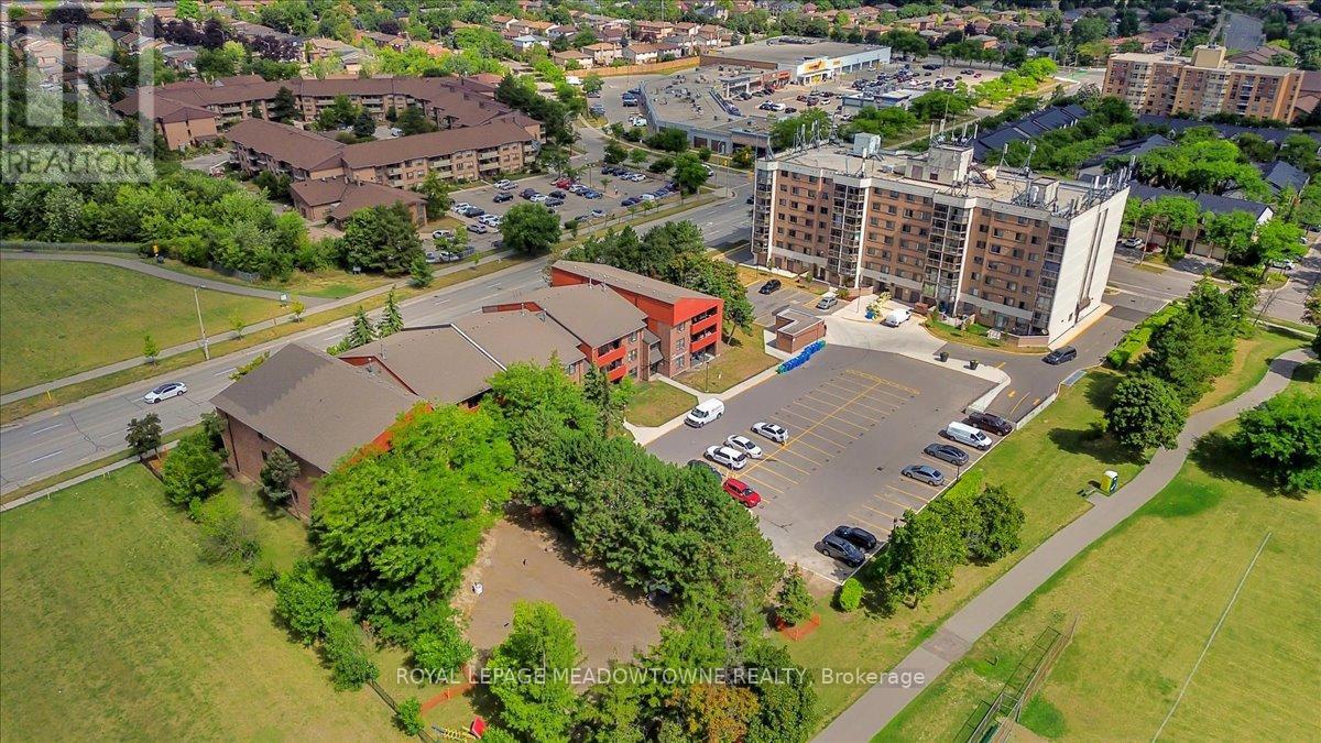 Photo 31 of 836 Greycedar Crescent, Mississauga ON