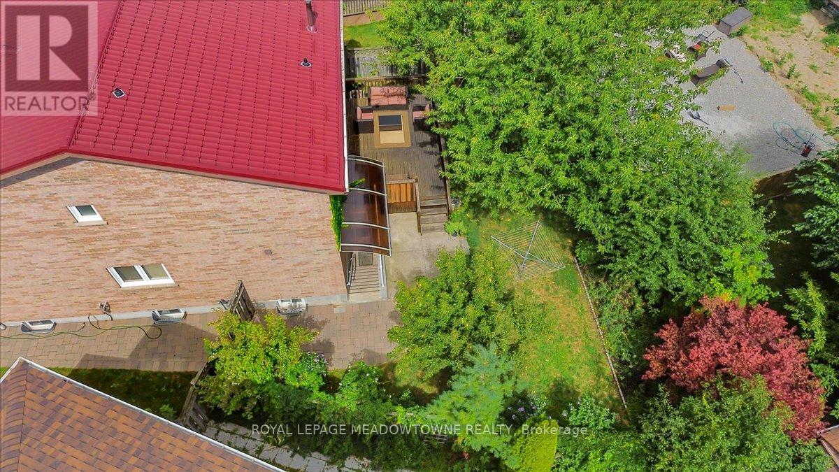 Photo 33 of 836 Greycedar Crescent, Mississauga ON