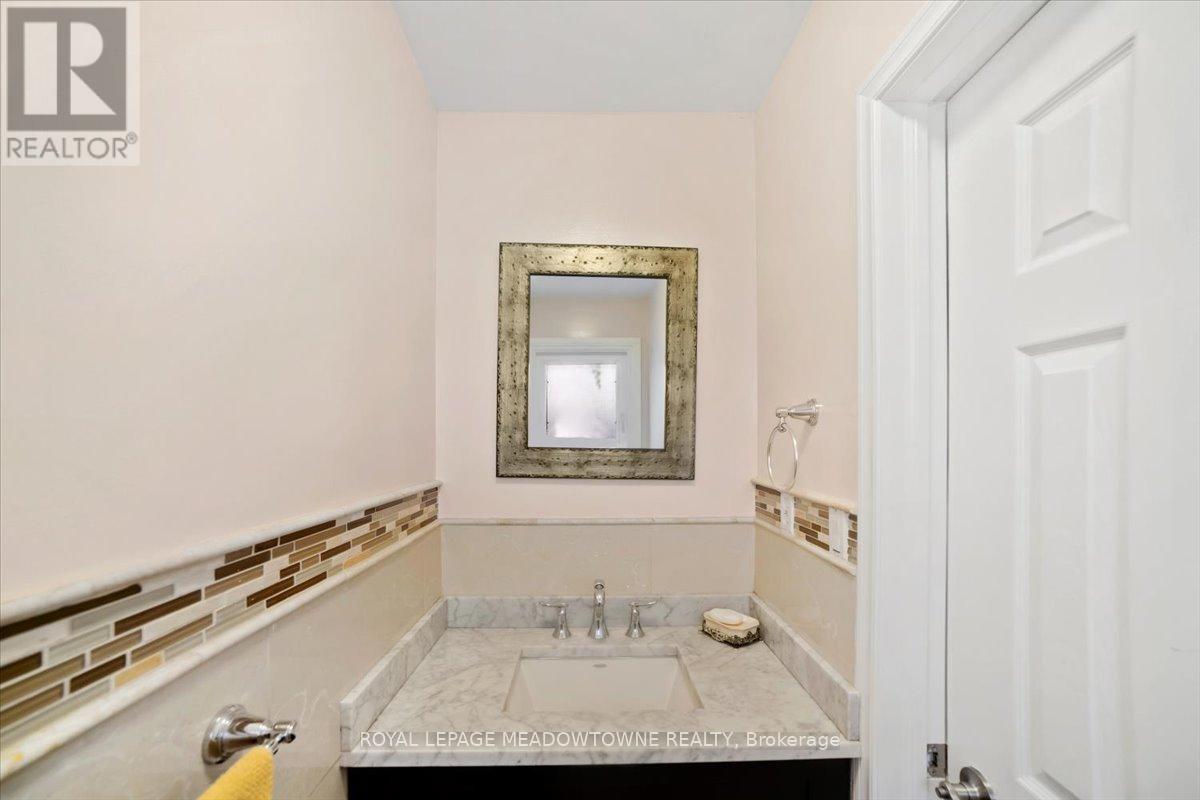 Photo 36 of 836 Greycedar Crescent, Mississauga ON