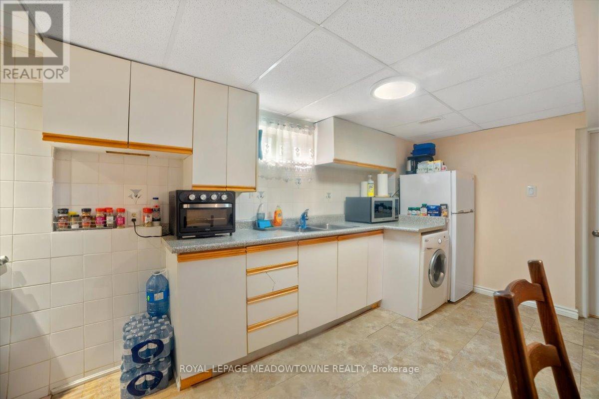 Photo 38 of 836 Greycedar Crescent, Mississauga ON