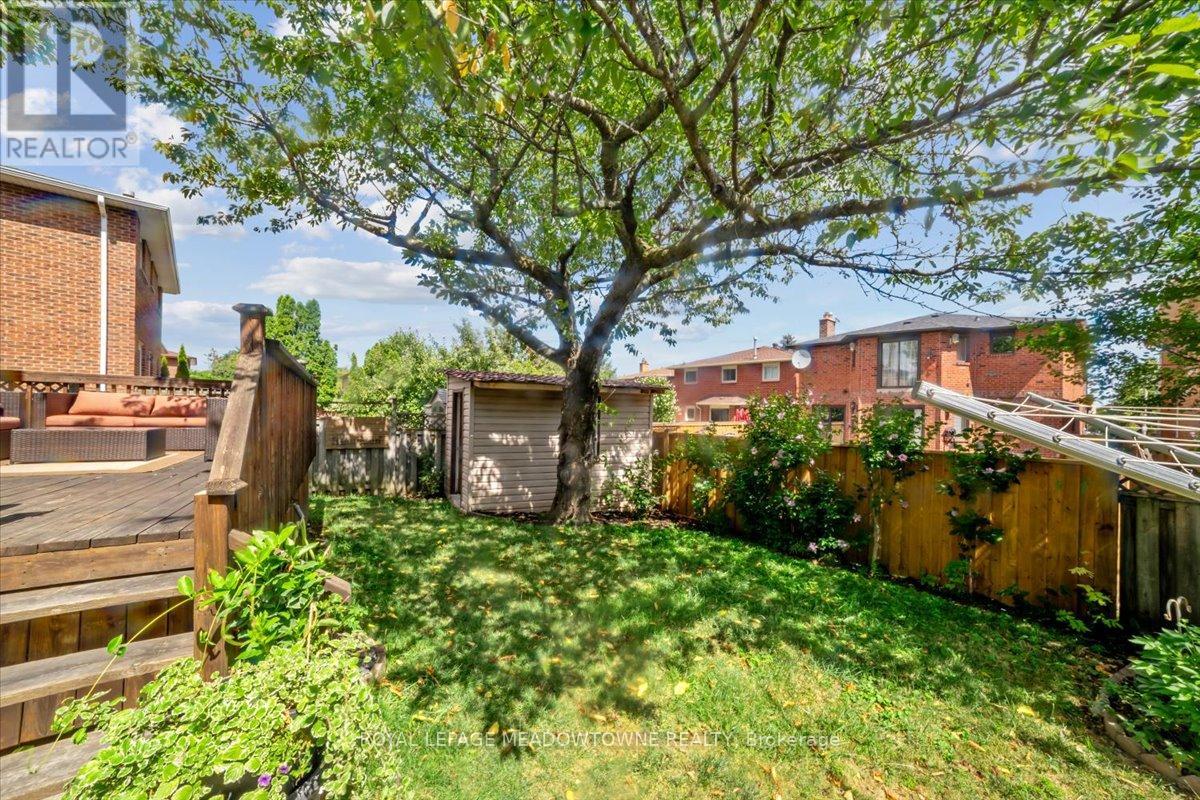 Photo 39 of 836 Greycedar Crescent, Mississauga ON