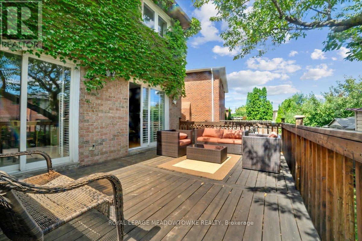 Photo 40 of 836 Greycedar Crescent, Mississauga ON