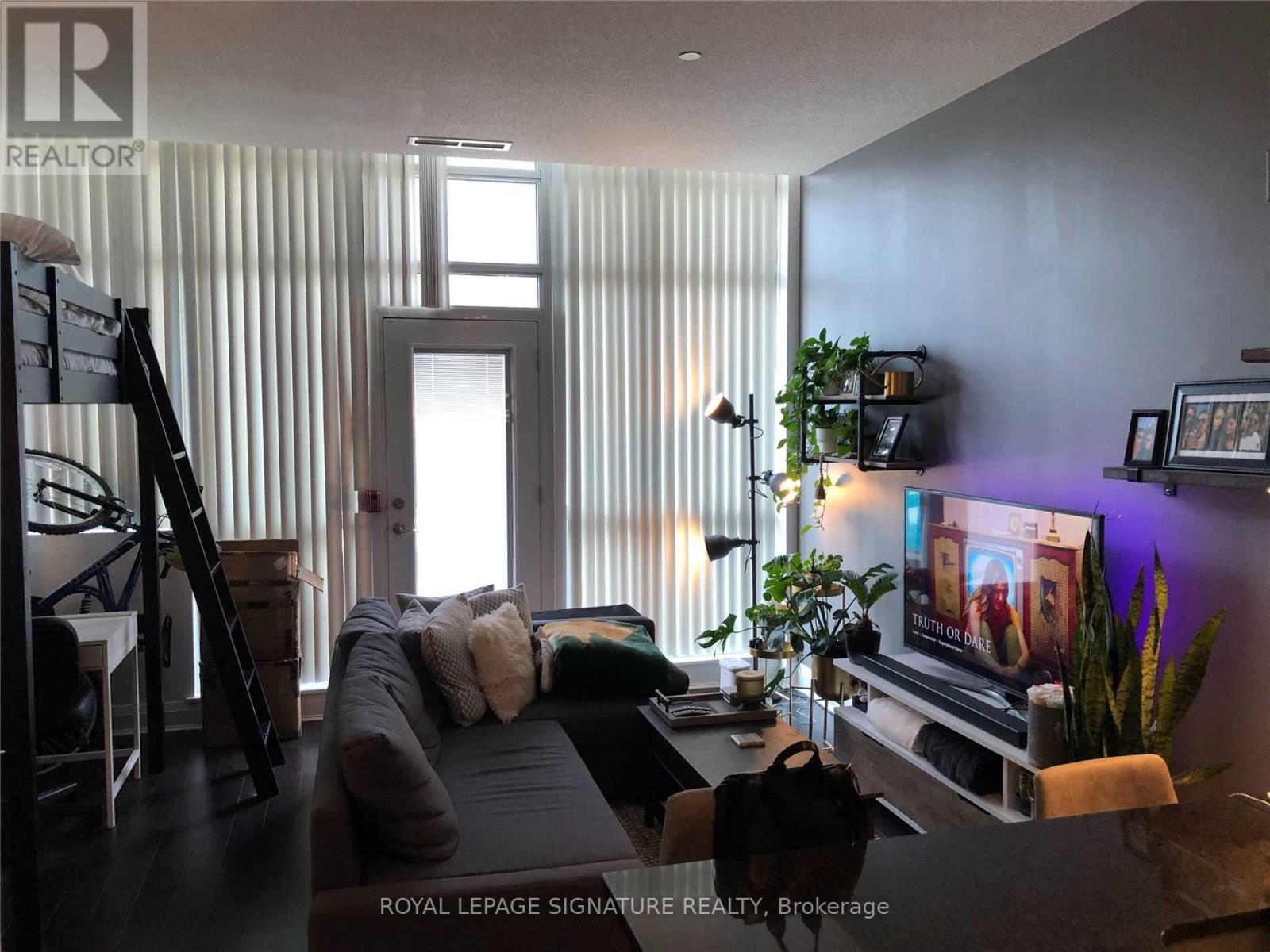 Photo 2 of 104 1185 The Queensway Avenue, Toronto ON