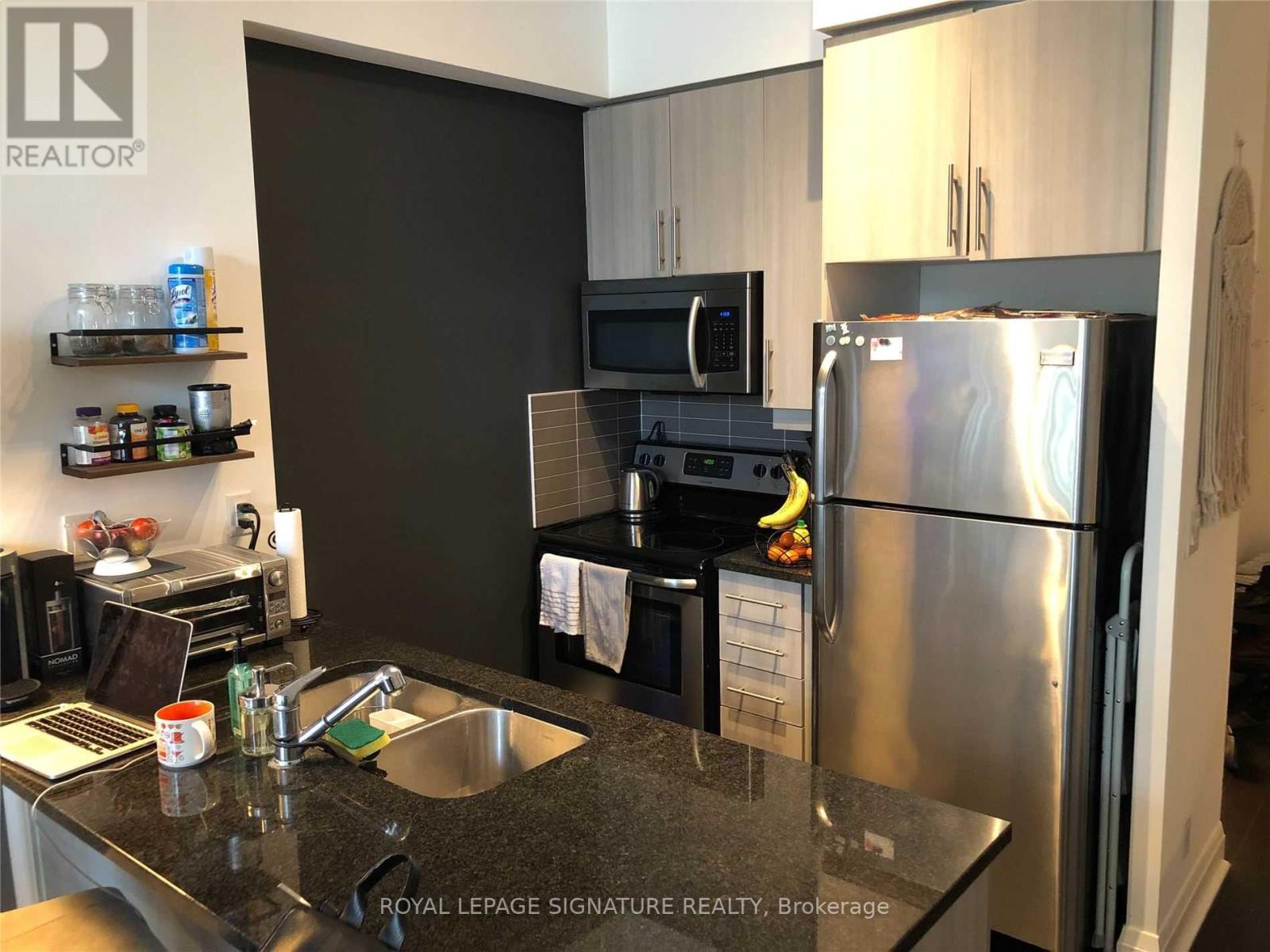 Photo 3 of 104 1185 The Queensway Avenue, Toronto ON