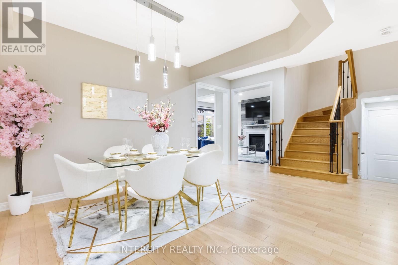 Photo 11 of 20 Russell Creek Drive, Brampton ON