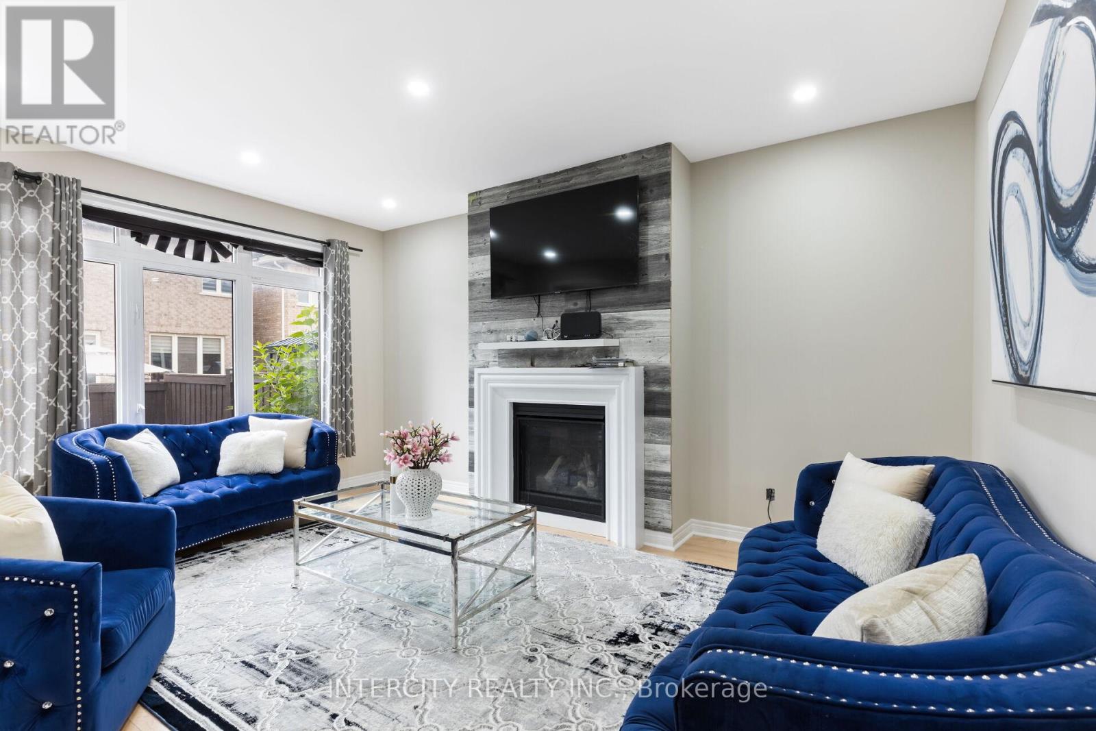 Photo 12 of 20 Russell Creek Drive, Brampton ON