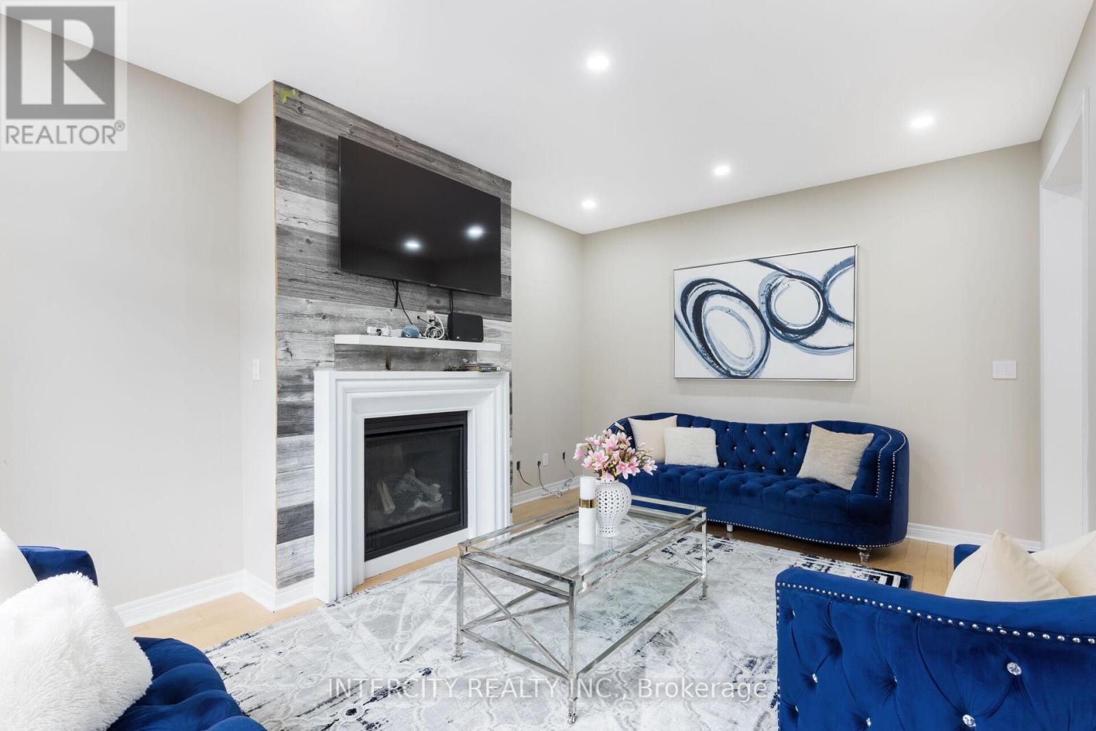 Photo 13 of 20 Russell Creek Drive, Brampton ON