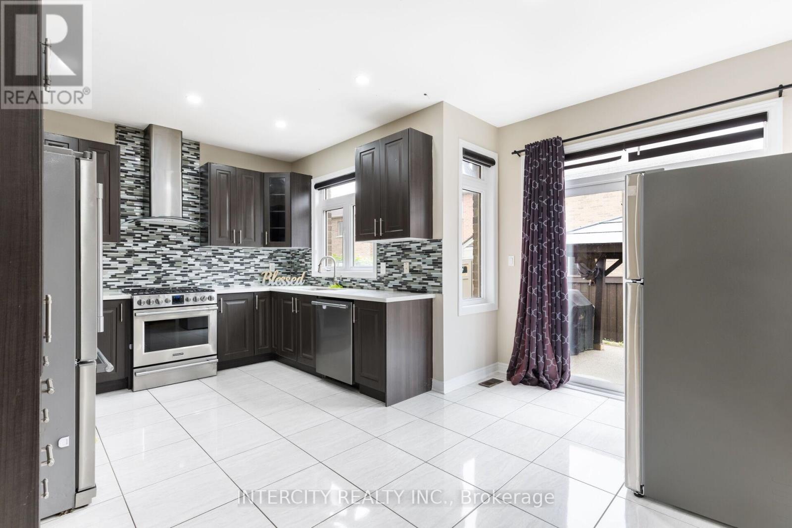 Photo 16 of 20 Russell Creek Drive, Brampton ON