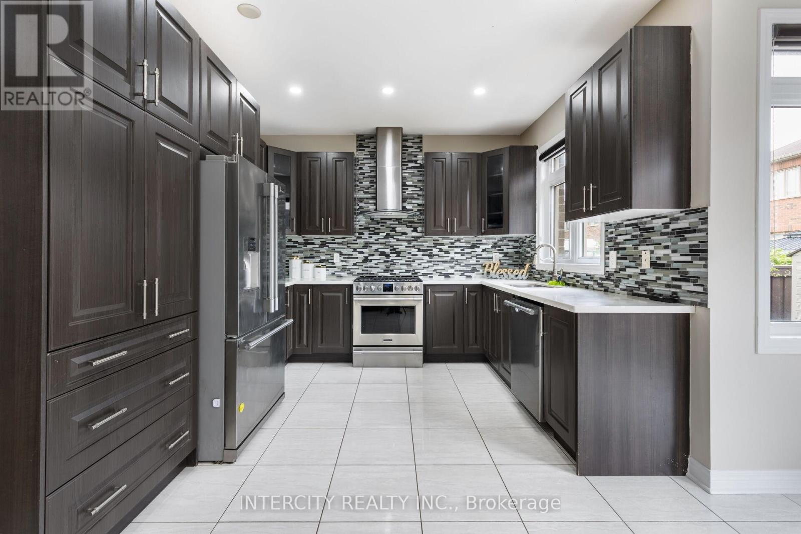 Photo 18 of 20 Russell Creek Drive, Brampton ON