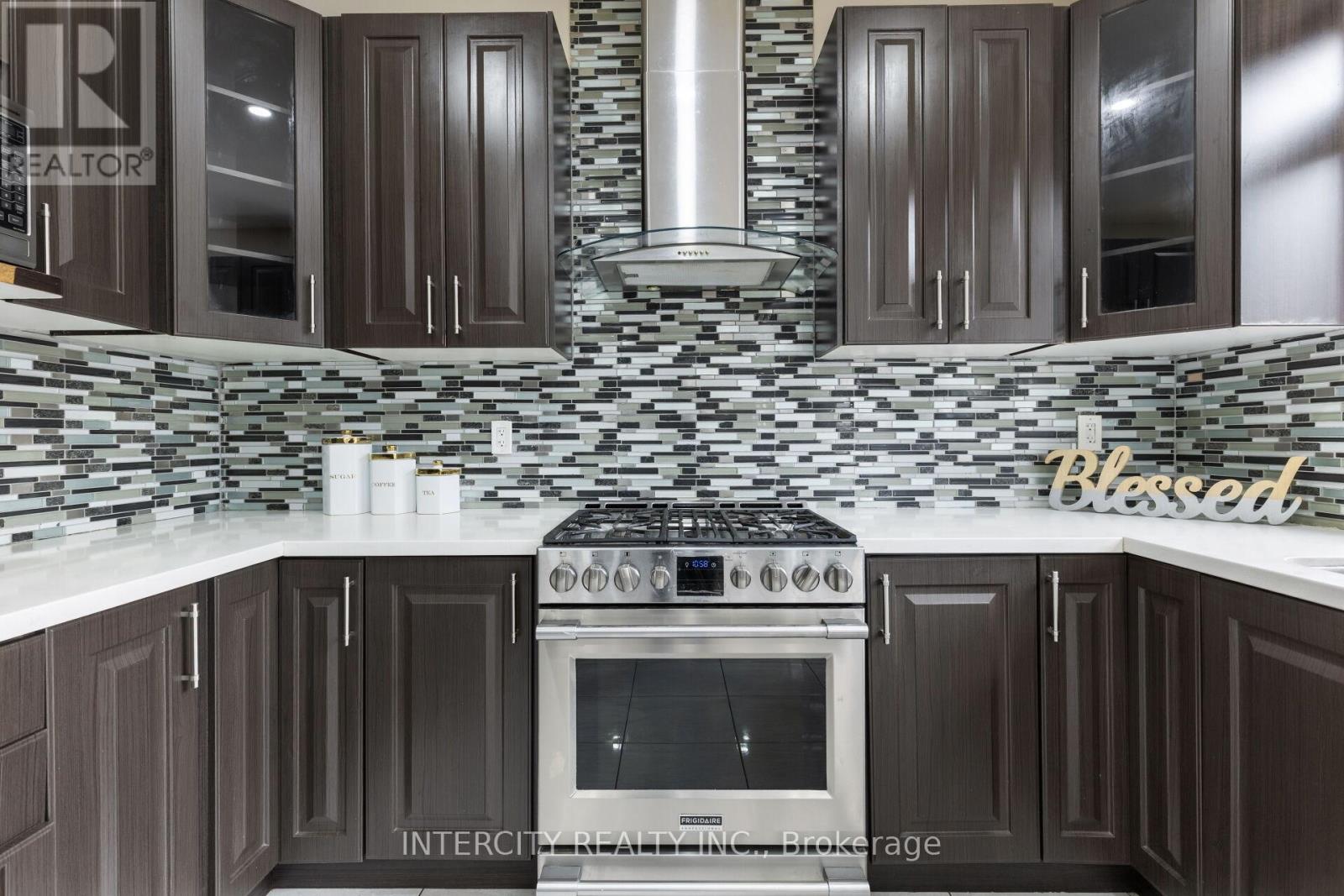 Photo 19 of 20 Russell Creek Drive, Brampton ON